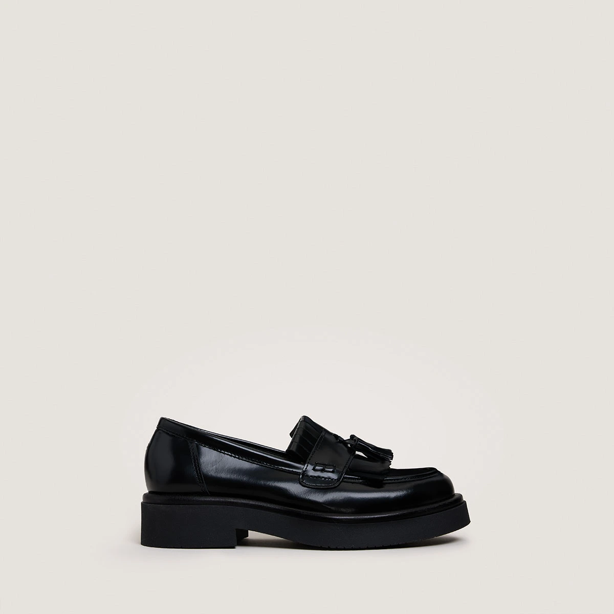 Tassel Loafers in shiny black leather | NICO