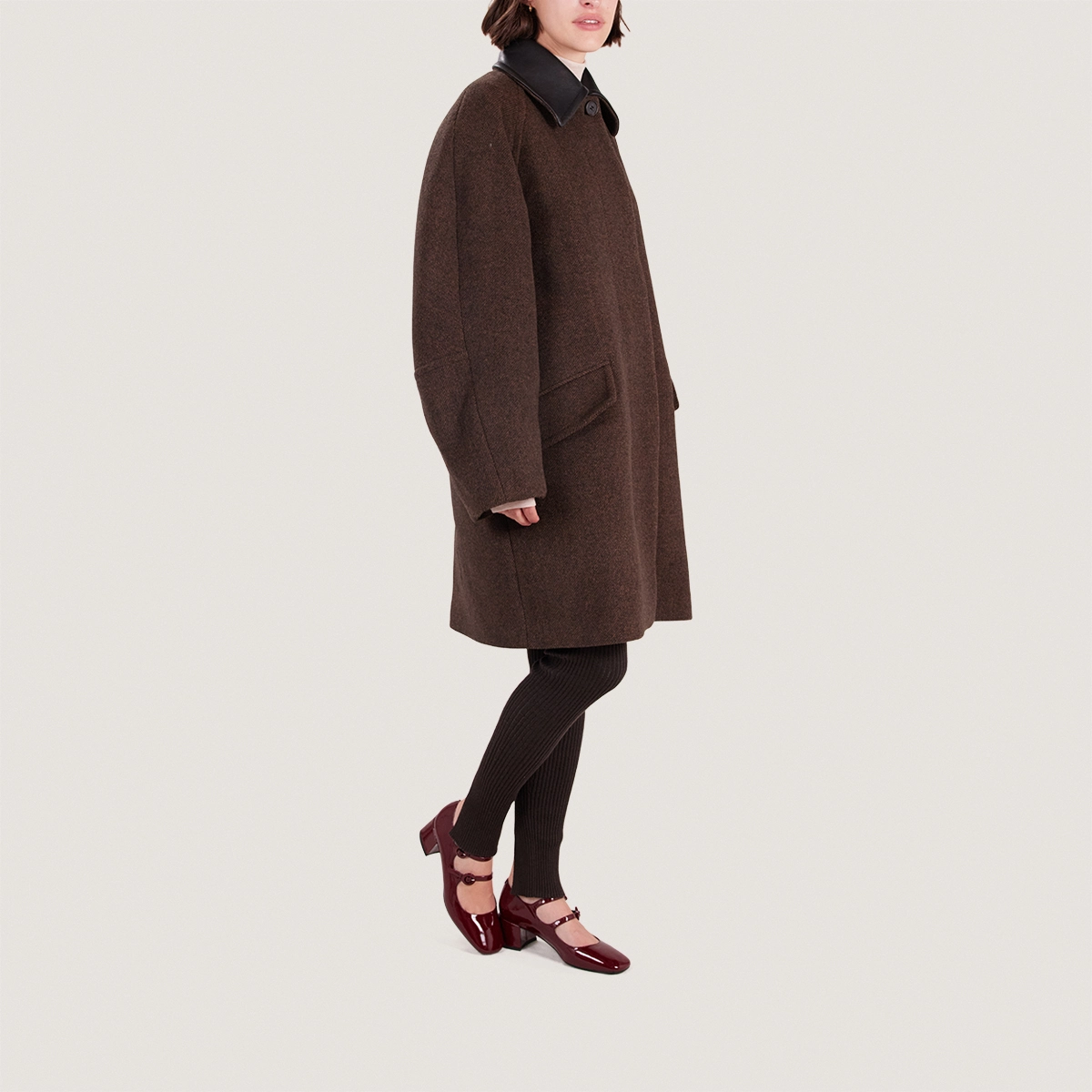 Mary Janes with double straps and rounded toe in burgundy patent leather | DELOU