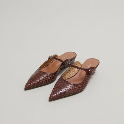 Pointed toe wedge mules in brown shiny leather | decade