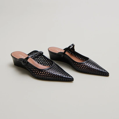 Pointed-toe wedge mules in black shiny leather | decade