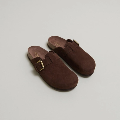 Mules with buckles in brown crust | munch