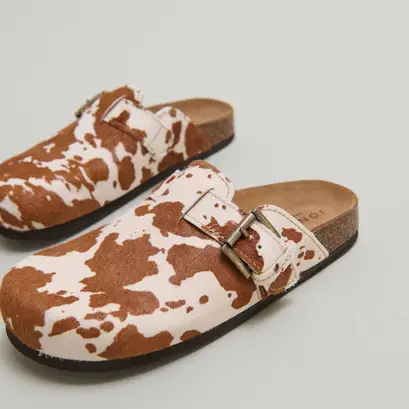 Buckle mules in brown cowhide | munch