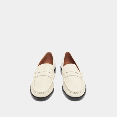 Round-toed and gathered loafers in unbleached shiny leather | delice