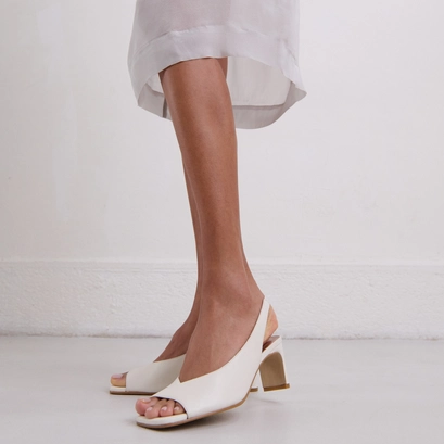 Slingback pumps in ecru leather | dicton