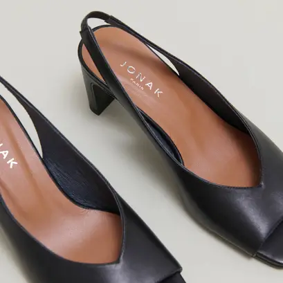 Slingback pumps in black leather | dicton