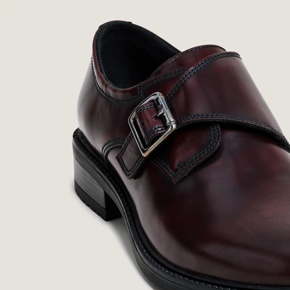 Derbies with buckles in burgundy shiny leather | atlantis