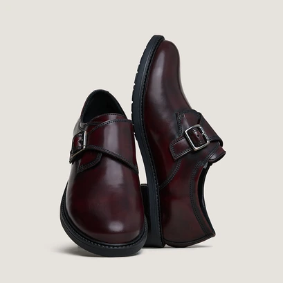 Derbies with buckles in burgundy shiny leather | atlantis