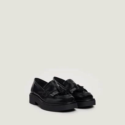 Tassel loafers in shiny black leather | nico