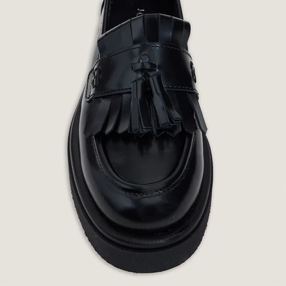 Tassel loafers in shiny black leather | nico