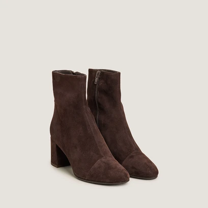 Heeled ankle boots in dark brown velvet | doniama