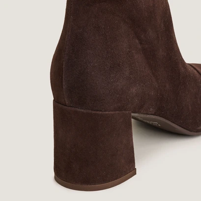 Heeled ankle boots in dark brown velvet | doniama