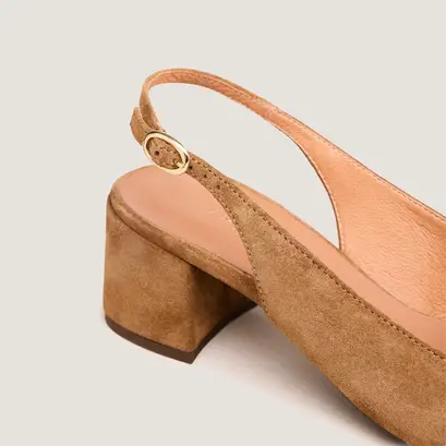 Monogrammed slingback pumps in cognac suede | daiki