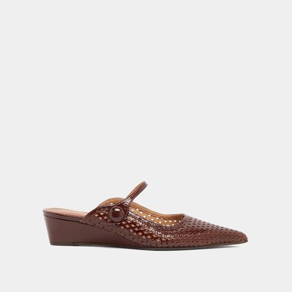 Pointed toe wedge mules in brown shiny leather | DECADE