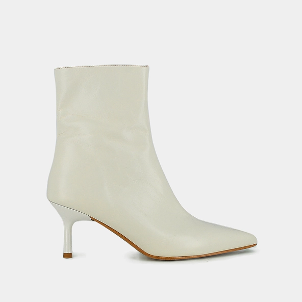 Pointed-toe boots in ecru aged leather | DIEM