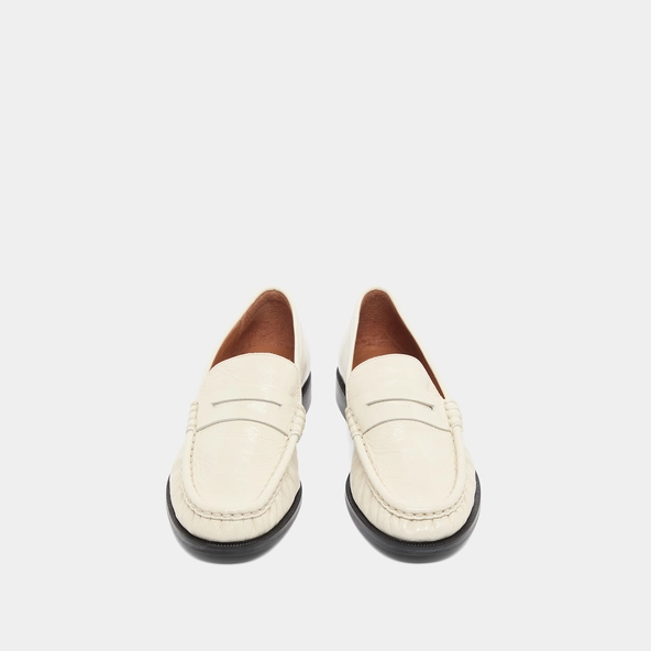 Round-toed and gathered loafers in unbleached shiny leather | DELICE