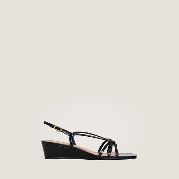 Wedge sandals in black shiny leather | DESINVOLTE