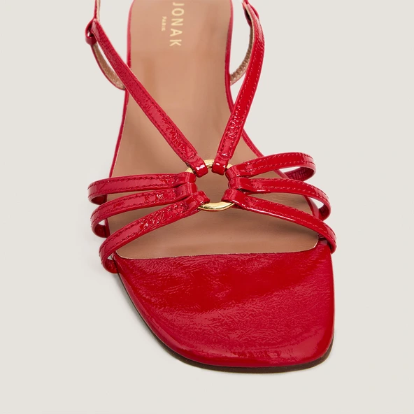 Wedge sandals in red pleated varnish | DESINVOLTE