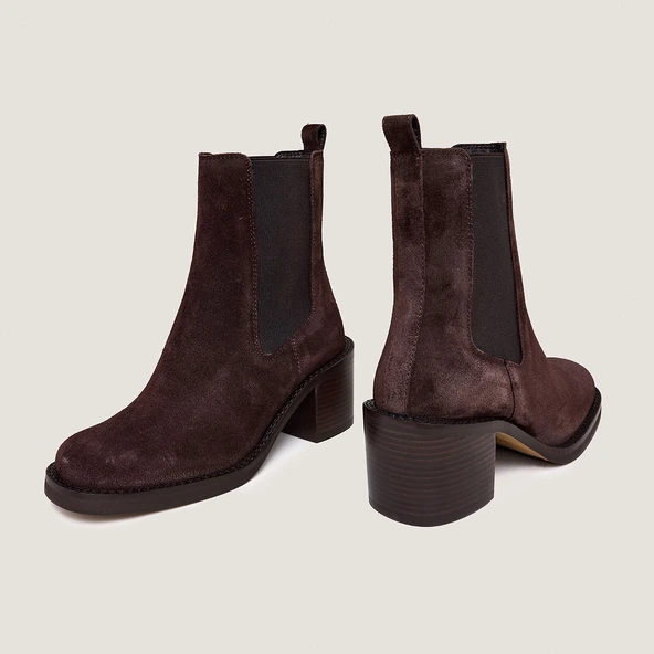 Ankle Boots with Heel in dark brown suede | BEACH