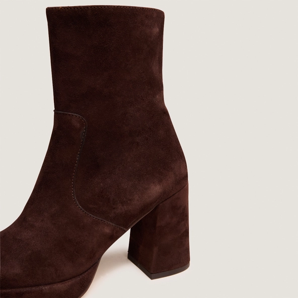 Heeled Ankle Boots with Square Toe in maroon velvet | VESNA
