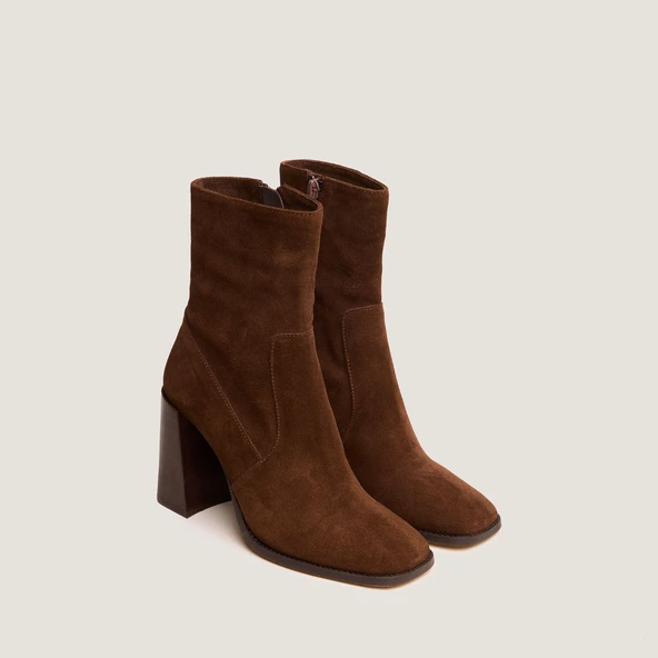 Heeled Ankle Boots with Square Toe in brown suede | VIDAL