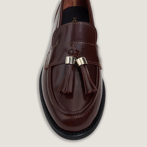 Tassel Loafers in shiny brown leather | NELLOU