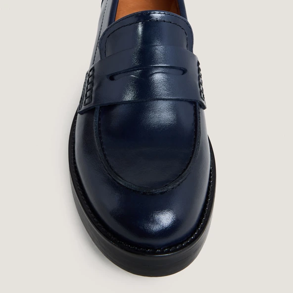 Loafers with Round Toe in blue leather | MIRNA