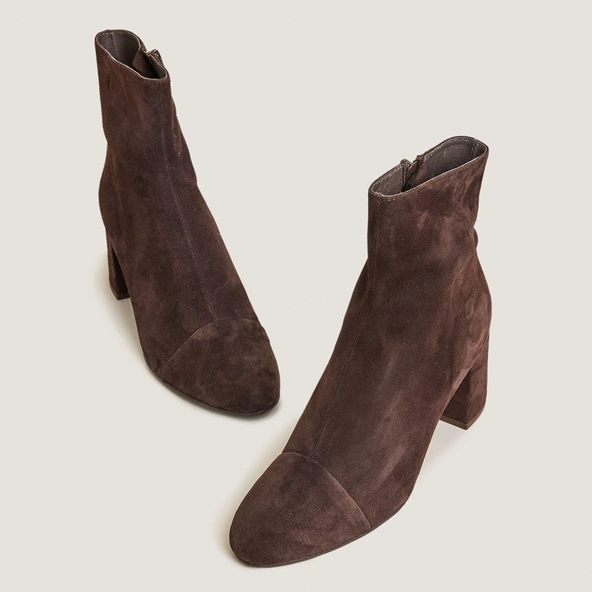 Heeled ankle boots in dark brown velvet | DONIAMA