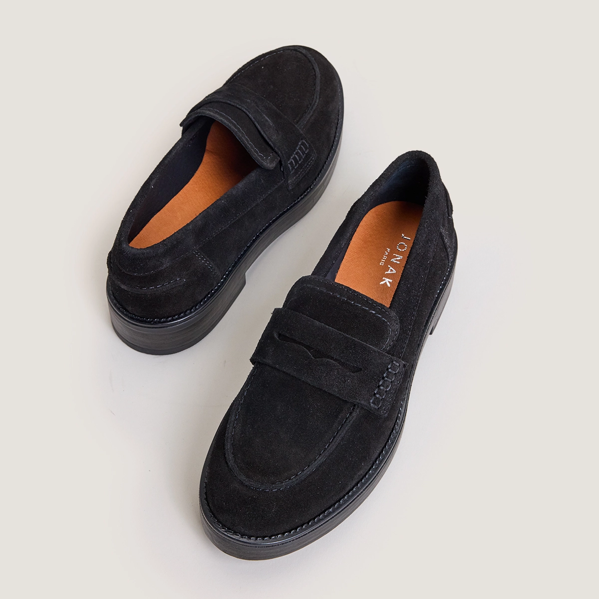 Loafers with rounded toe in black suede | MIRNA