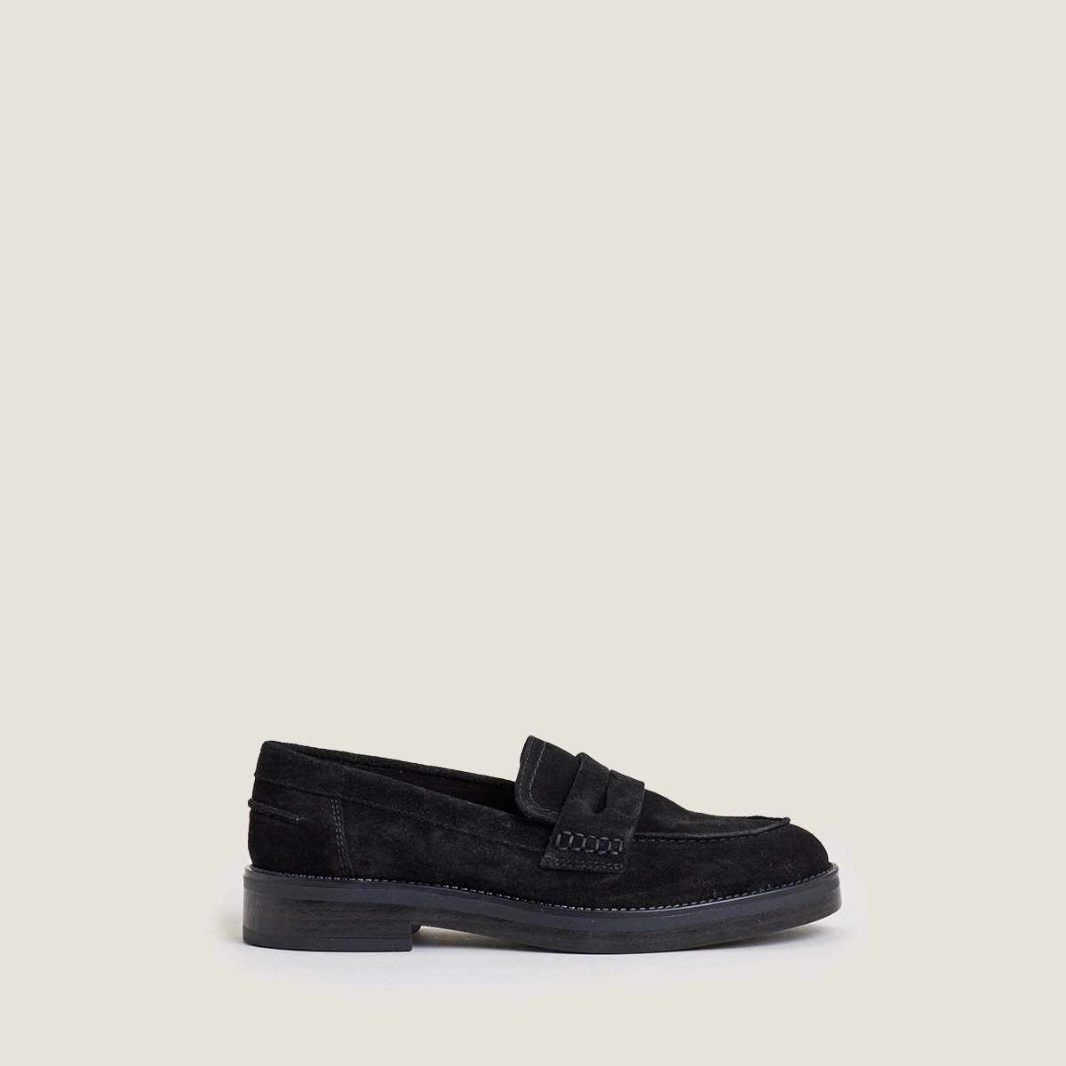 Loafers with rounded toe in black suede | MIRNA