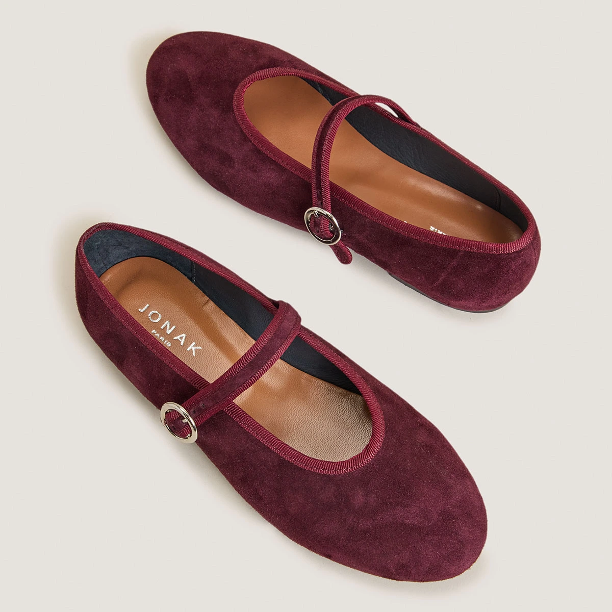 Ballet flats with straps and adjustable buckles in burgundy velvet | DEESSE