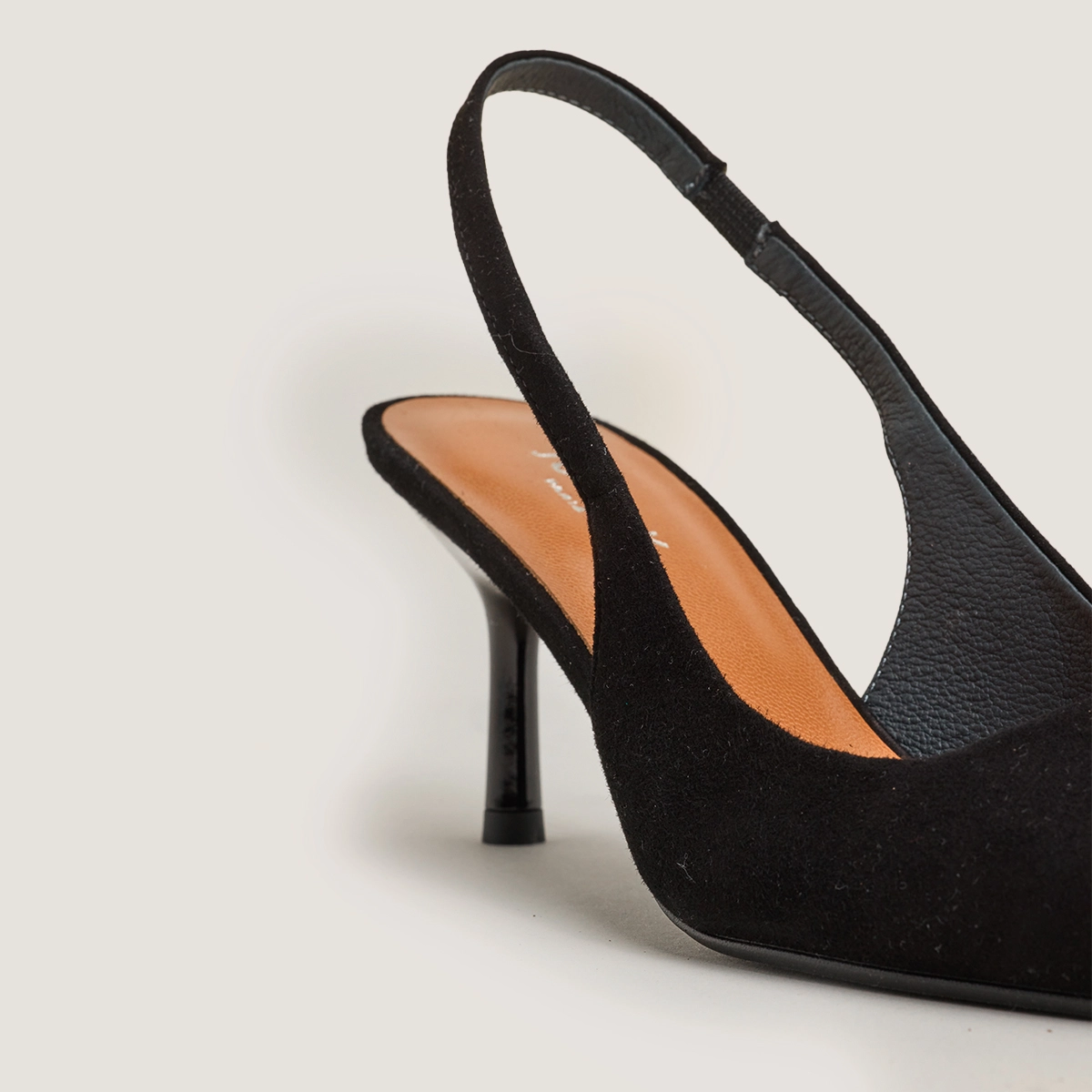 Pumps with Pointed Toes in black velvet | DIAMANTINE