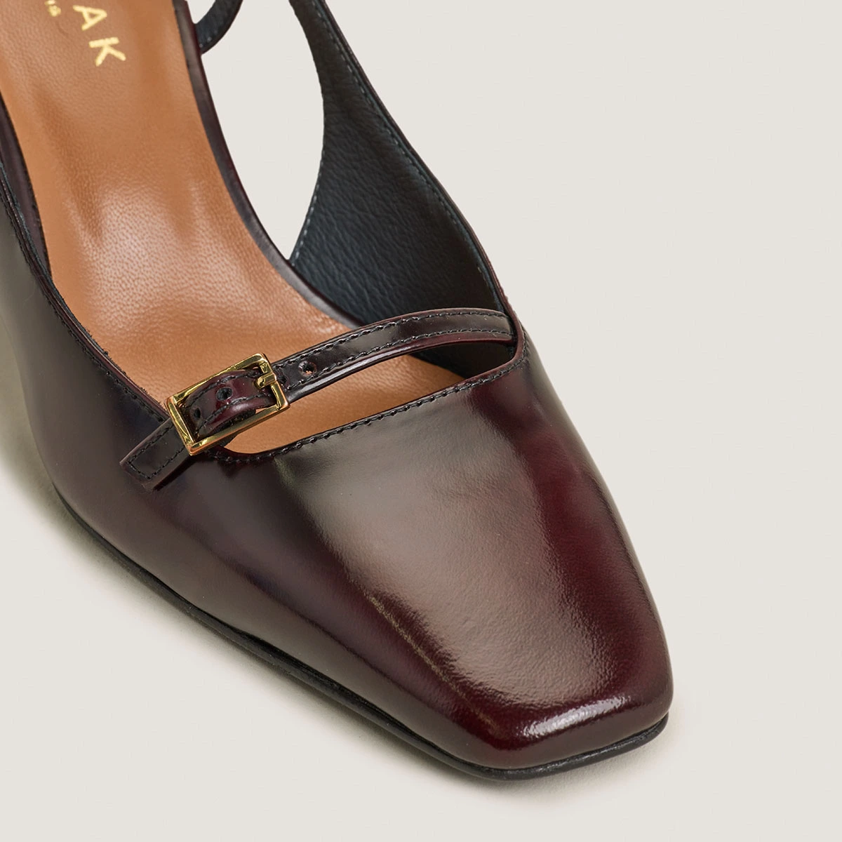 Heeled Slingbacks in patinated burgundy leather | DADELLE