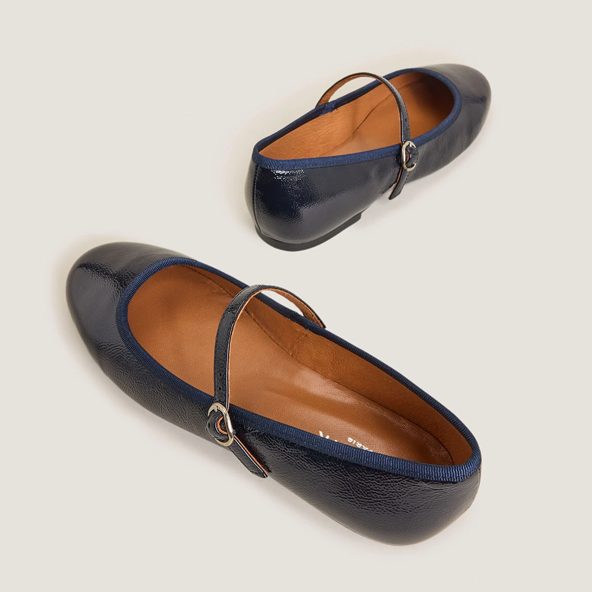 Ballet Flats with Straps in navy pleated patent leather | DOUCEUR