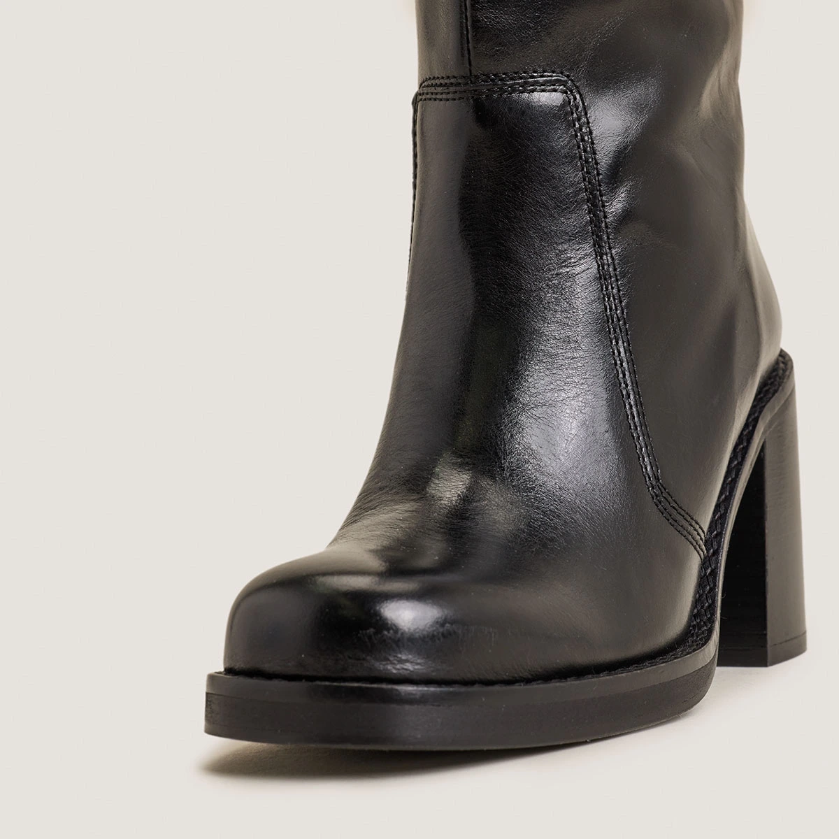 Wide Square-Toe Boots in black leather | BLIM