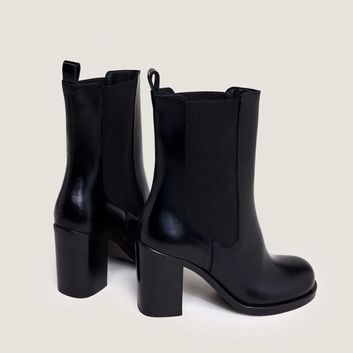 Elastic Booties with Rounded Toes in black leather | BREAK
