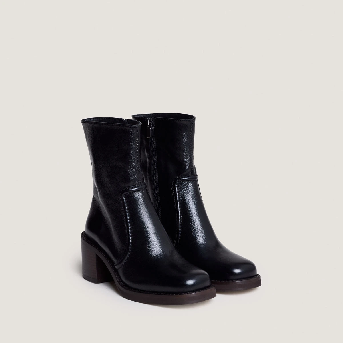 Laminated Heel Booties in aged black leather | BEAUTE