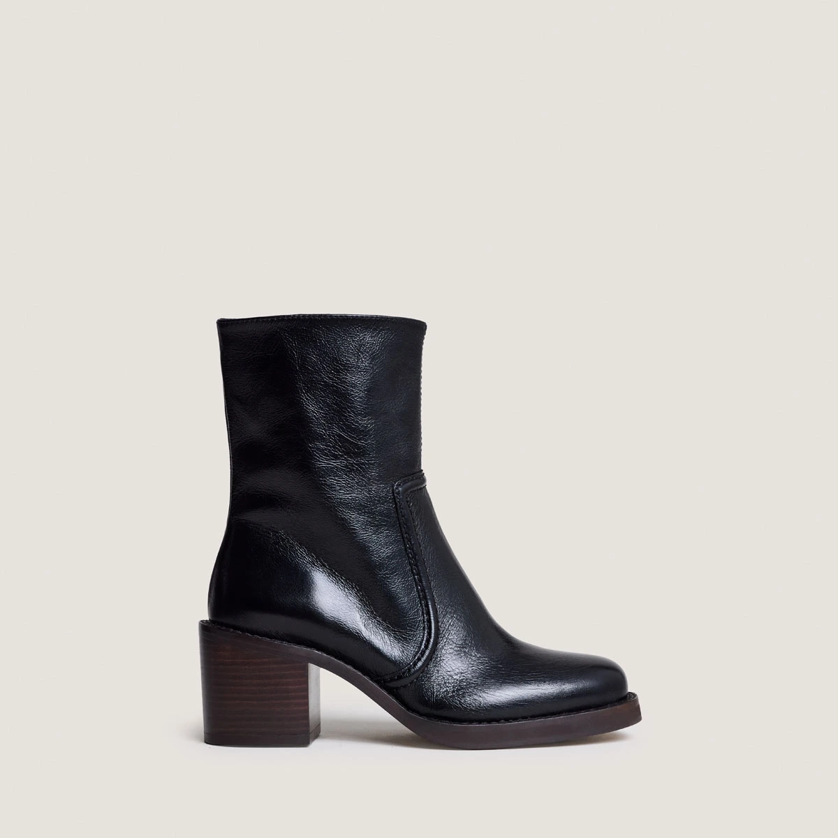 Laminated Heel Booties in aged black leather | BEAUTE