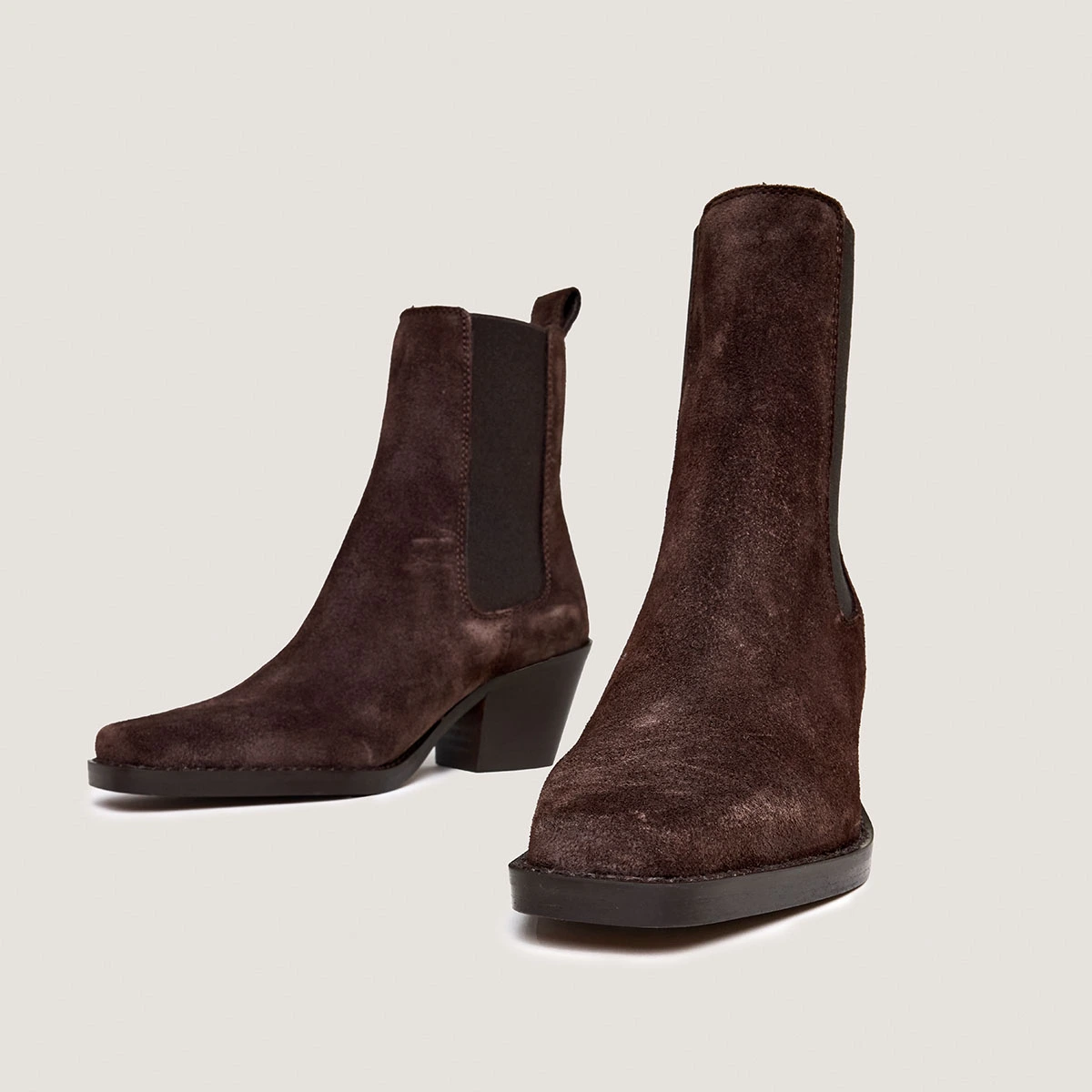 Pointed-toe Ankle boots with bevelled heels in dark brown suede | BOA