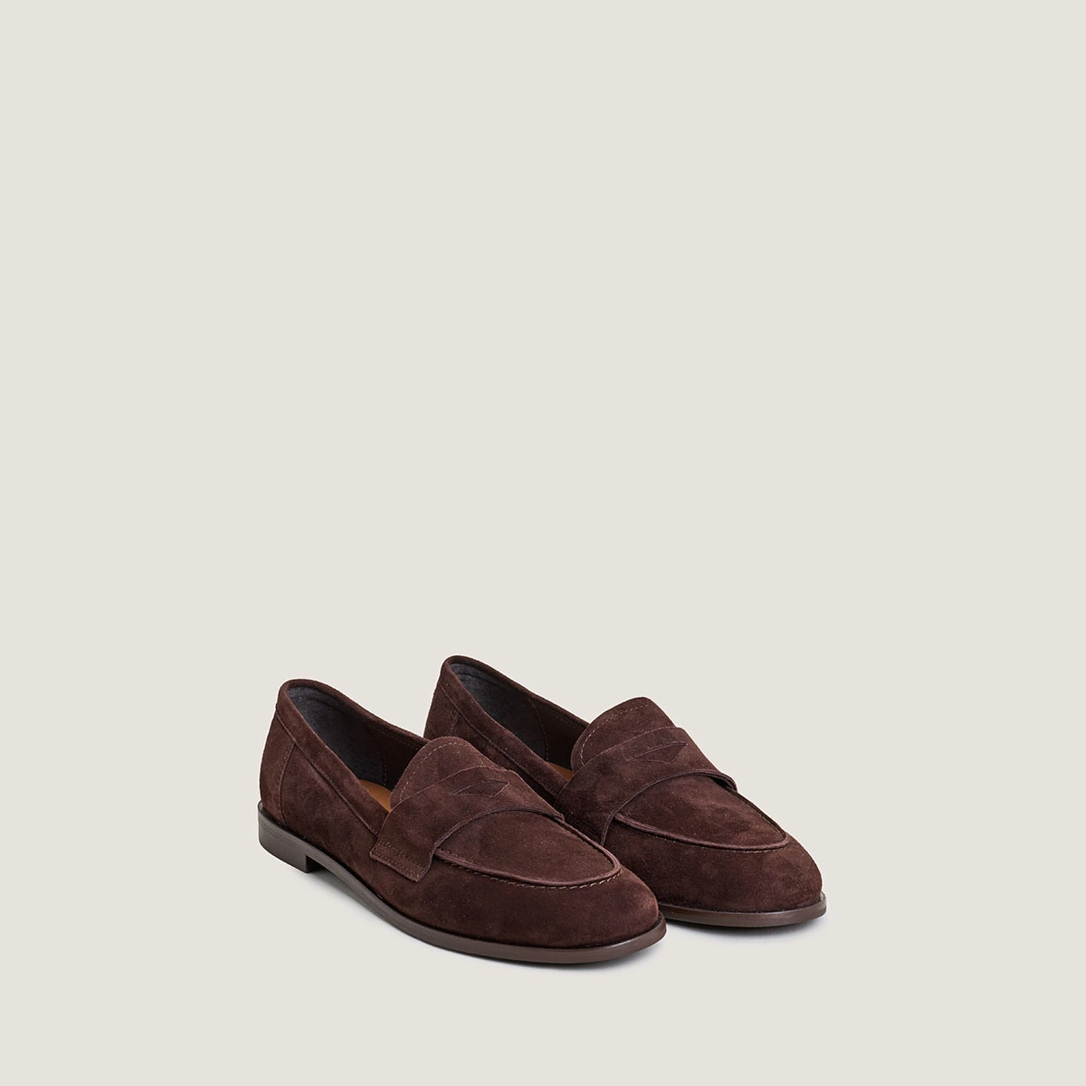 Round-Toe Loafers in brown suede | THELMA