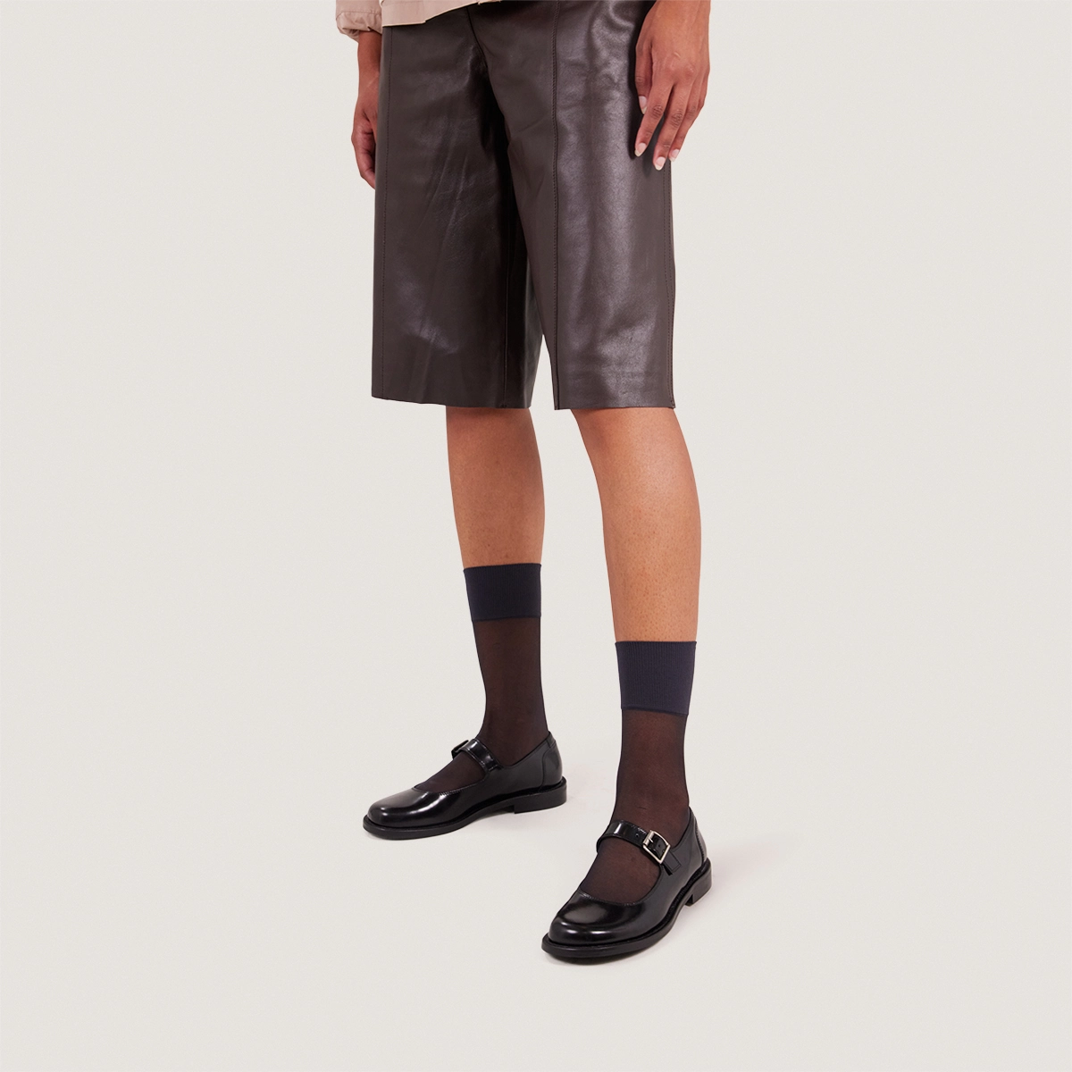 Ballet flats with straps and adjustable buckles in black glazed leather | DEMILIE