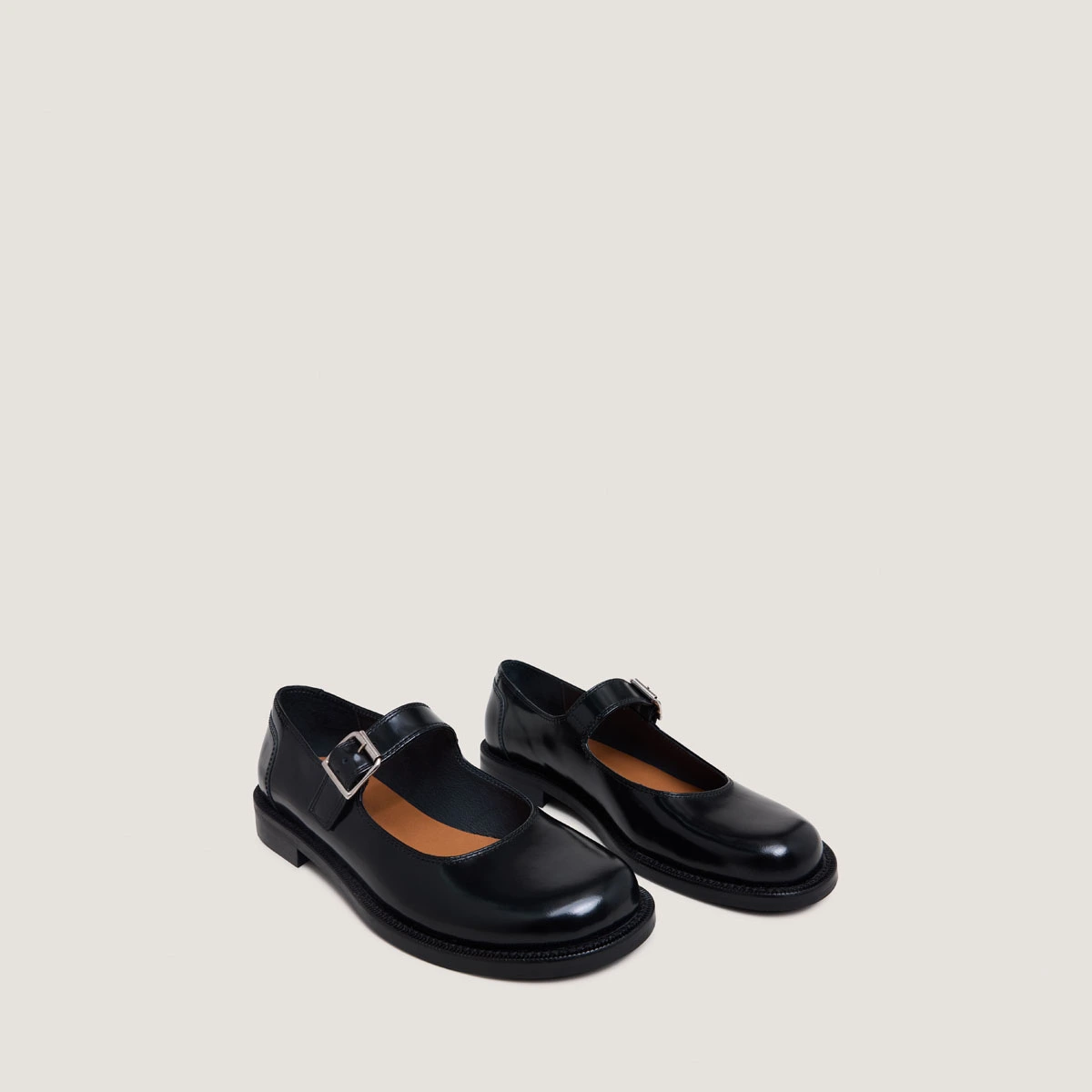 Ballet flats with straps and adjustable buckles in black glazed leather | DEMILIE