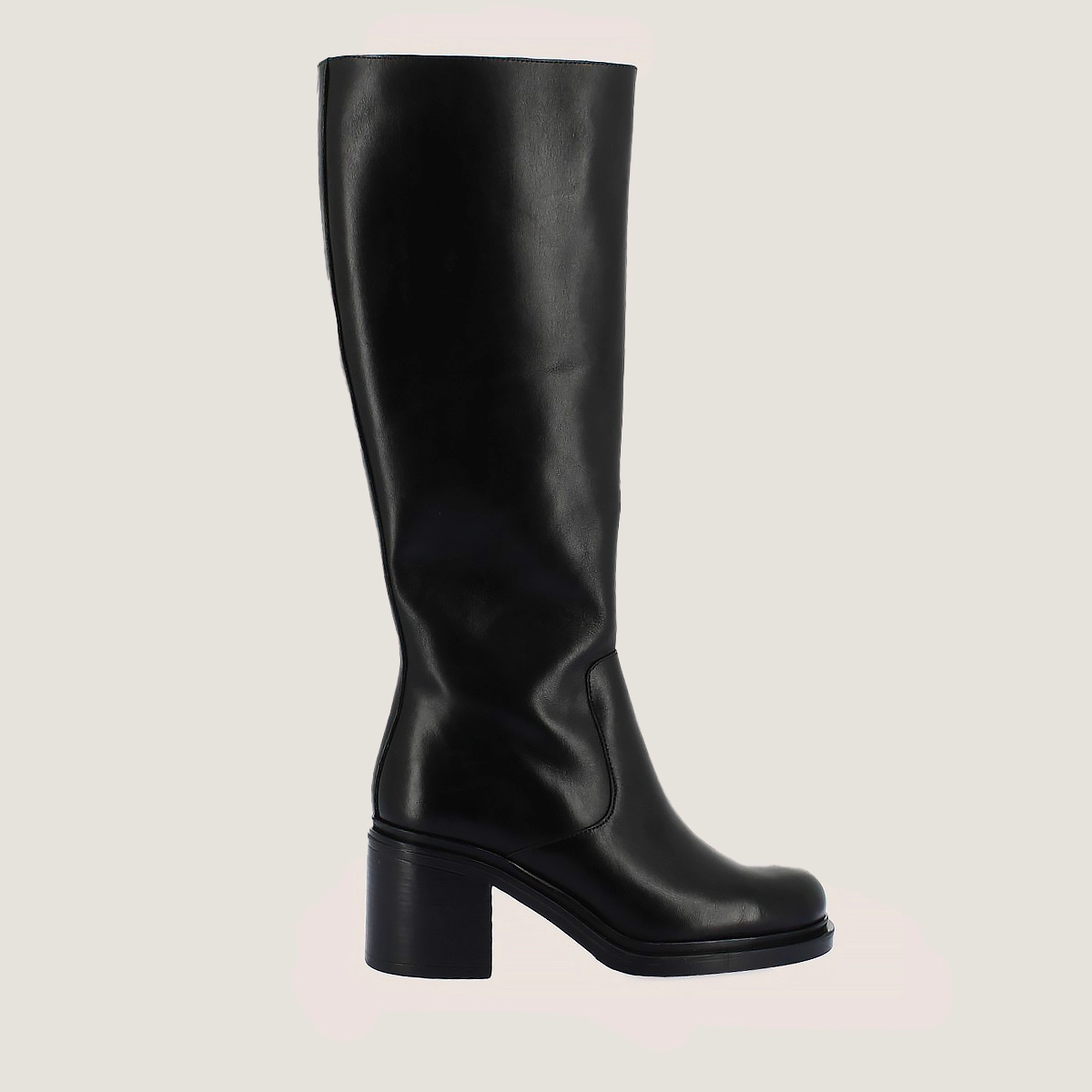 High-heeled boots in black leather | MARILOU