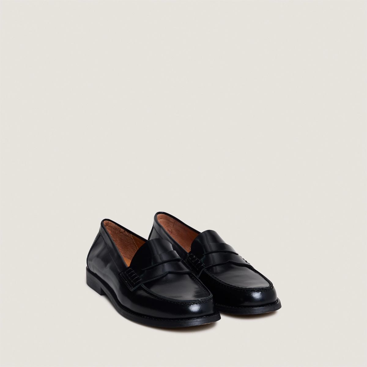 Penny loafers with raised soles in black glazed leather | AUDELYA