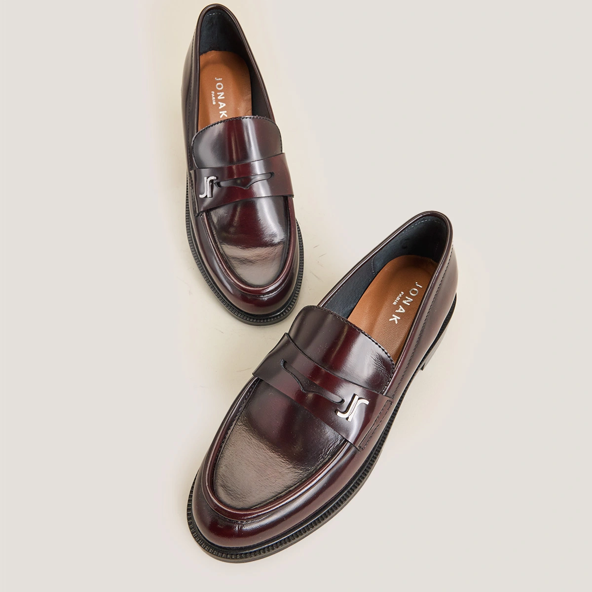 Round-toe monogrammed loafers in burgundy patina leather | DUEDI