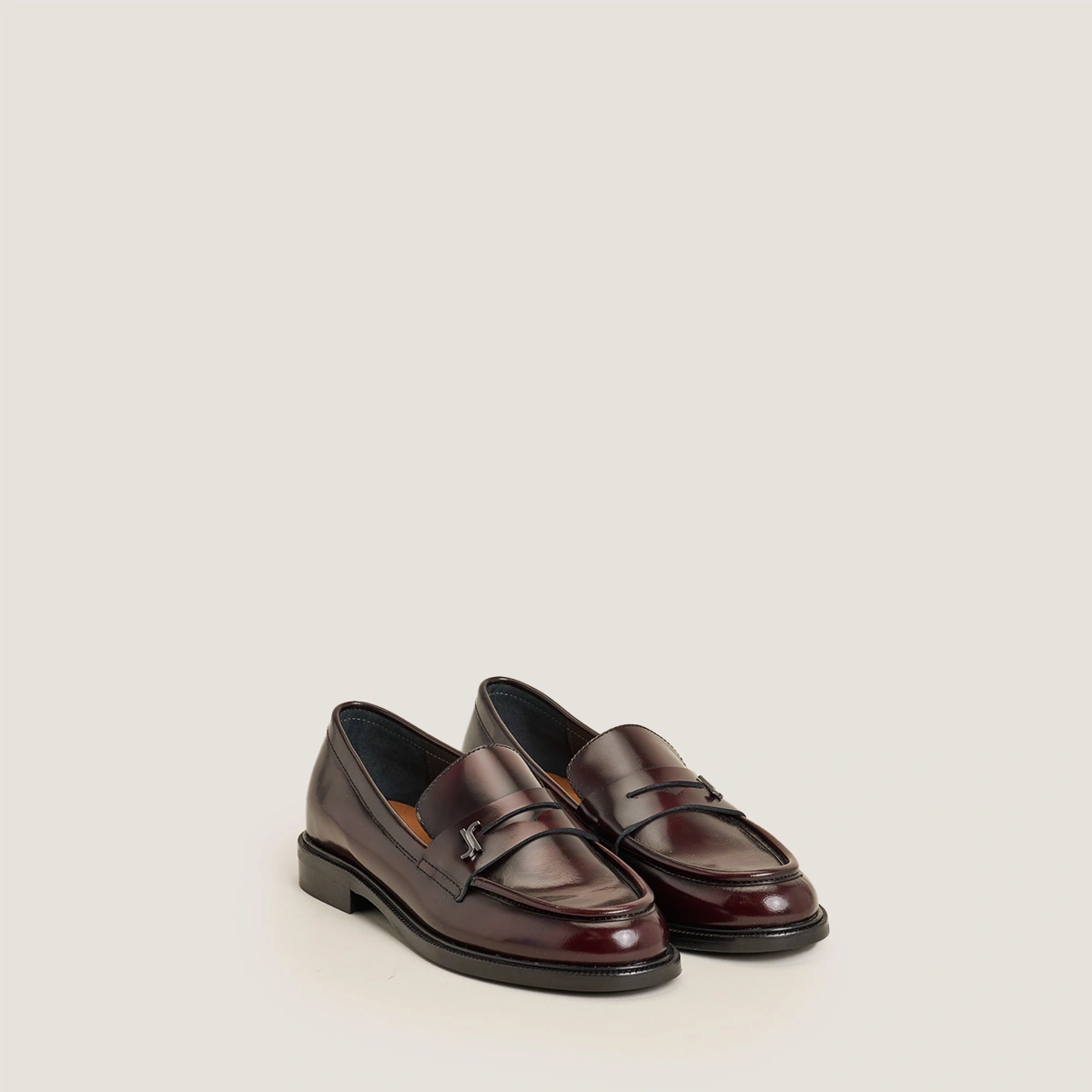Round-toe monogrammed loafers in burgundy patina leather | DUEDI