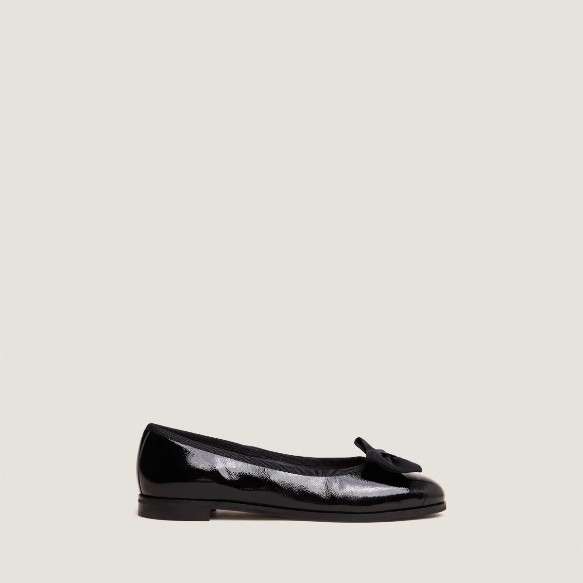 Ballet Flats with Bows in pleated black patent leather | DESTHER