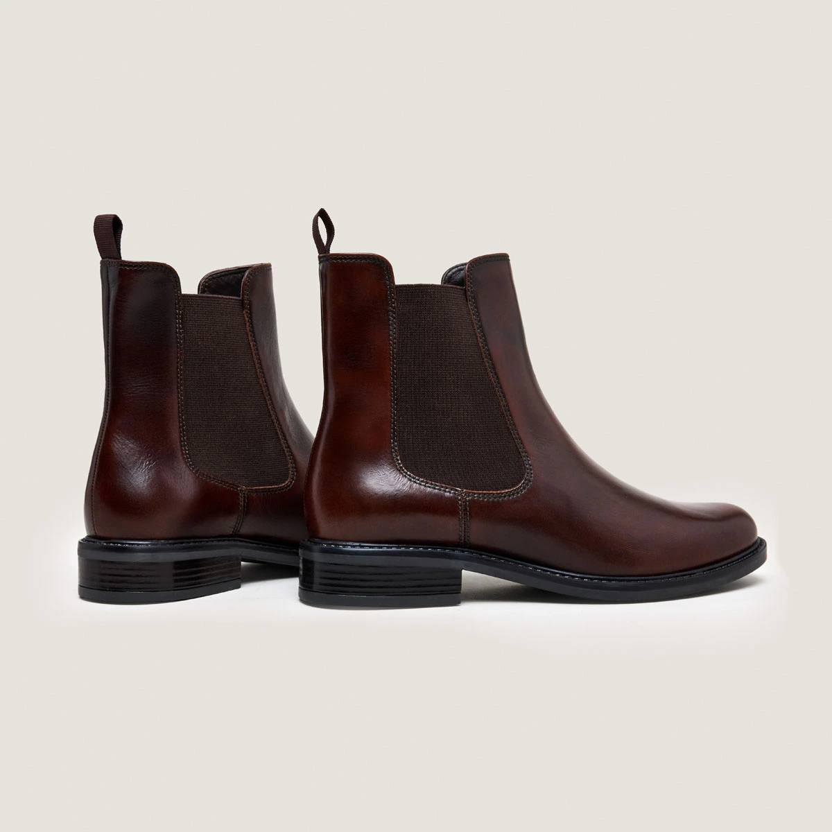 Chelsea Boots with Rounded Toe in cognac patinated leather | AUDRY