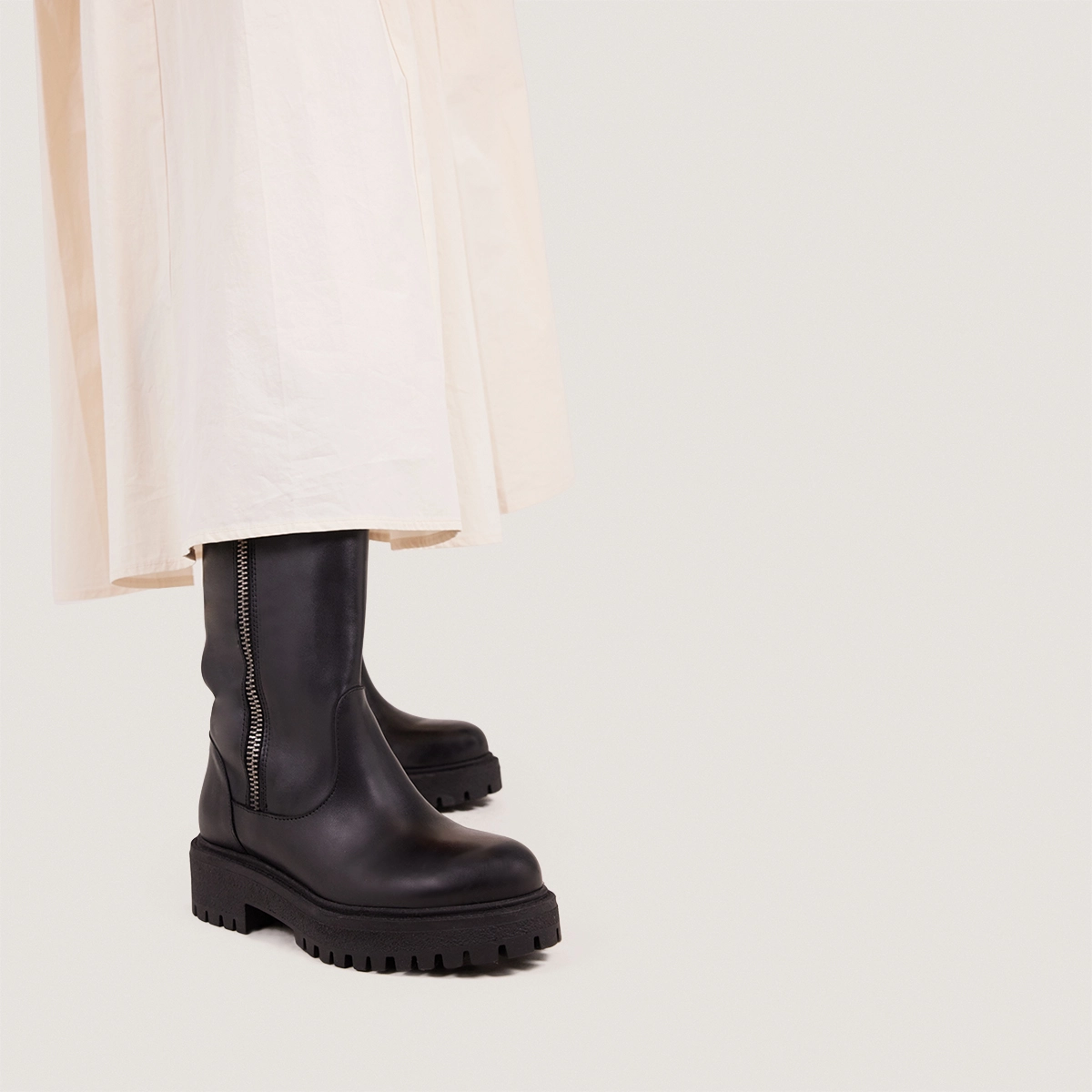 Zip-Up Boots in black leather | ROSANA