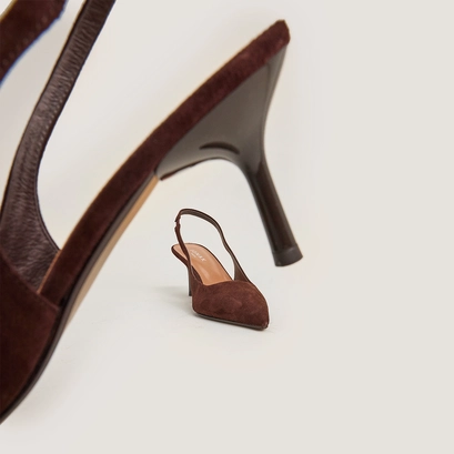 Slingbacks with pointed toe in brown velvet | diamantine