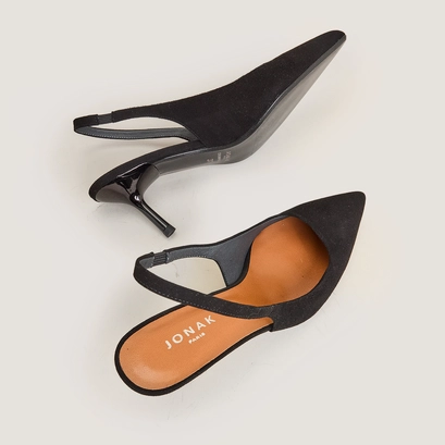 Pumps with pointed toes in black velvet | diamantine